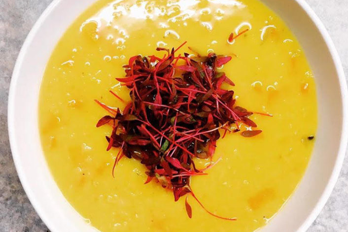 מרק עדשים כתומות