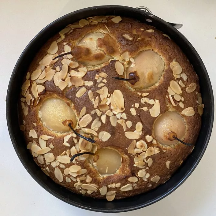 עוגת אגסים ושקדים