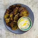 לביבות קישואים ברוטב יוגורט